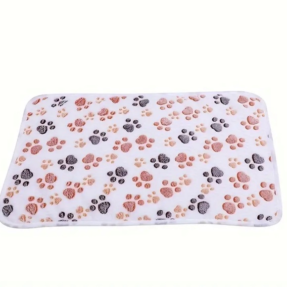 Pet blanket with paw prints, NWT - Picture 9 of 10